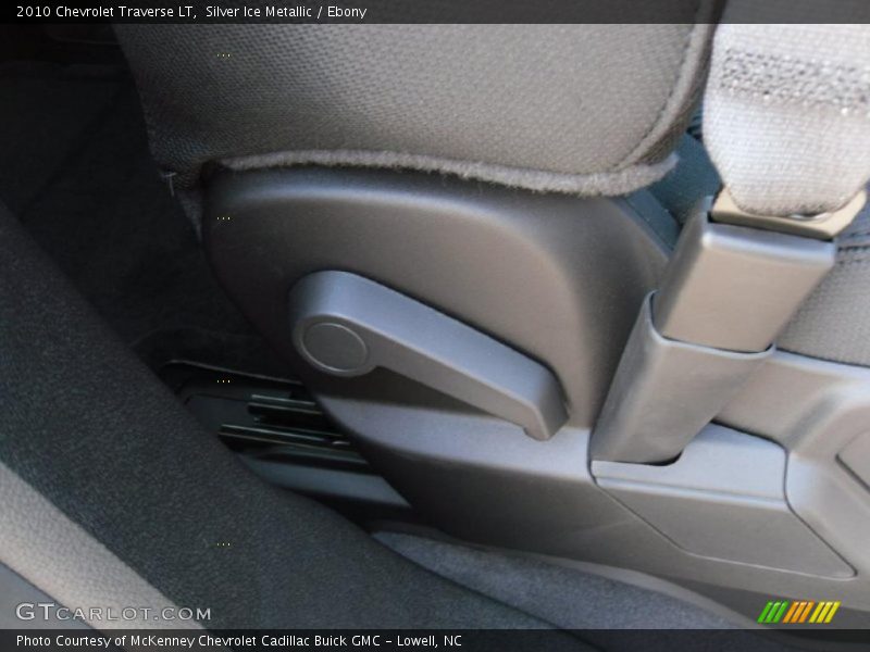 Silver Ice Metallic / Ebony 2010 Chevrolet Traverse LT