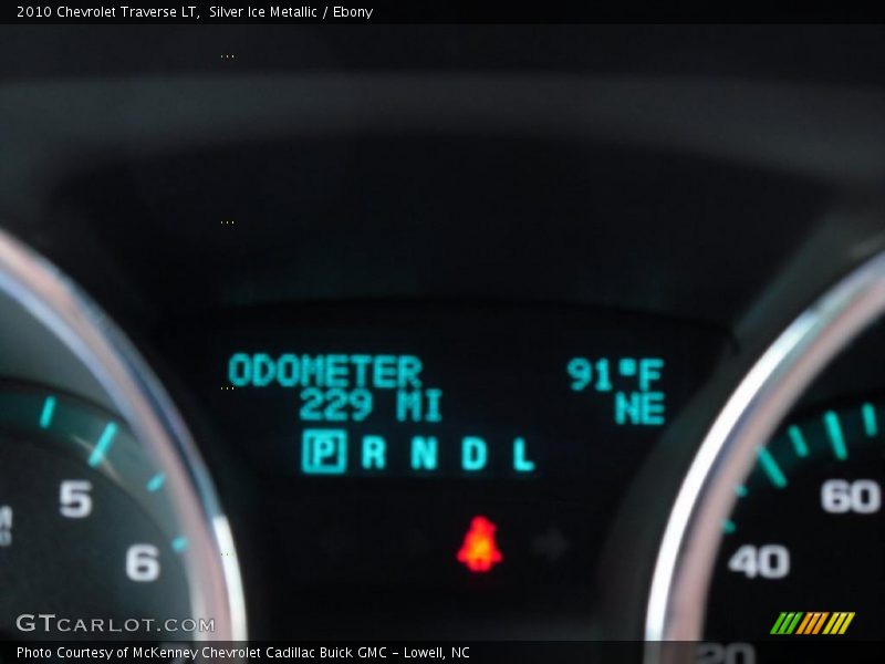 Silver Ice Metallic / Ebony 2010 Chevrolet Traverse LT