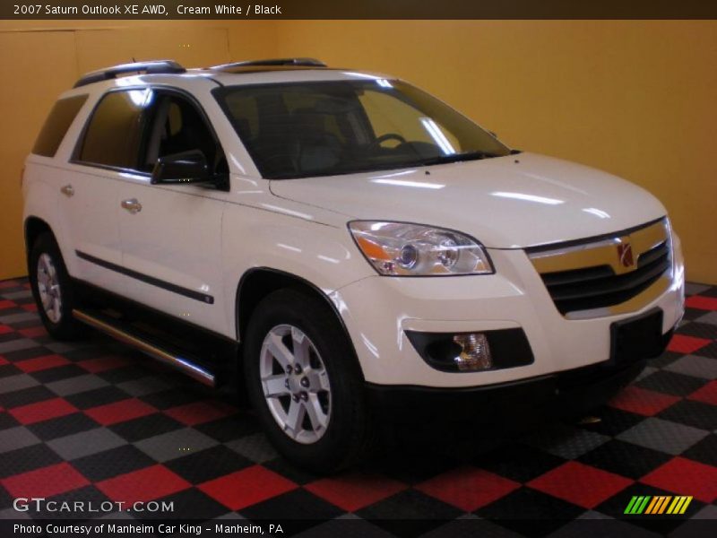 Cream White / Black 2007 Saturn Outlook XE AWD
