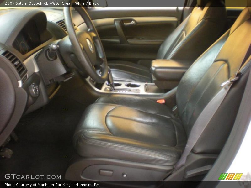 Cream White / Black 2007 Saturn Outlook XE AWD