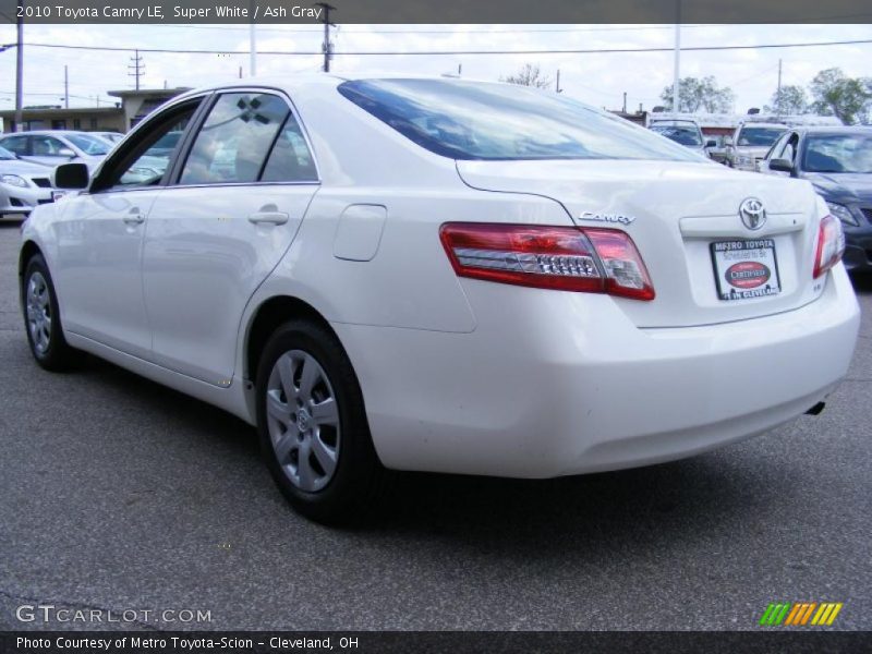 Super White / Ash Gray 2010 Toyota Camry LE