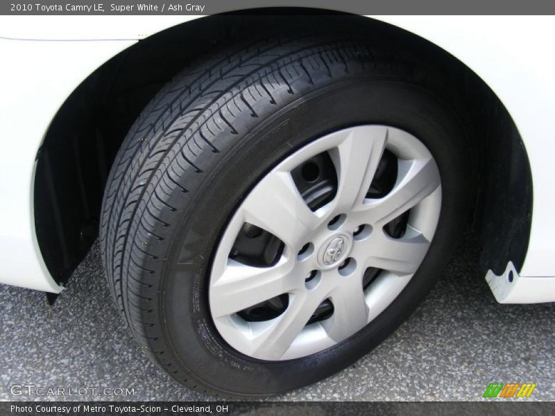 Super White / Ash Gray 2010 Toyota Camry LE