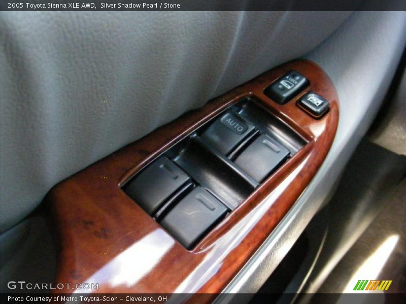 Silver Shadow Pearl / Stone 2005 Toyota Sienna XLE AWD