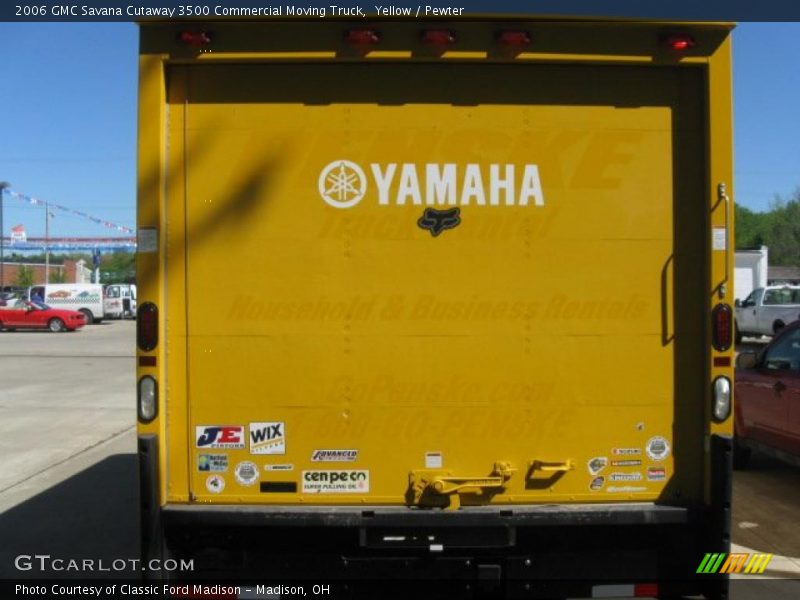 Yellow / Pewter 2006 GMC Savana Cutaway 3500 Commercial Moving Truck
