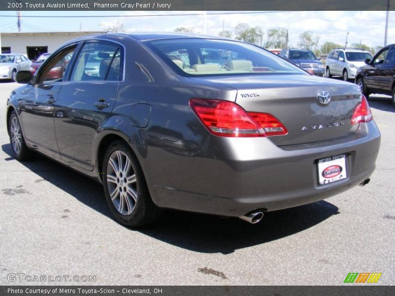 Phantom Gray Pearl / Ivory 2005 Toyota Avalon Limited