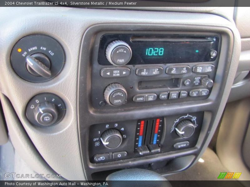 Silverstone Metallic / Medium Pewter 2004 Chevrolet TrailBlazer LS 4x4