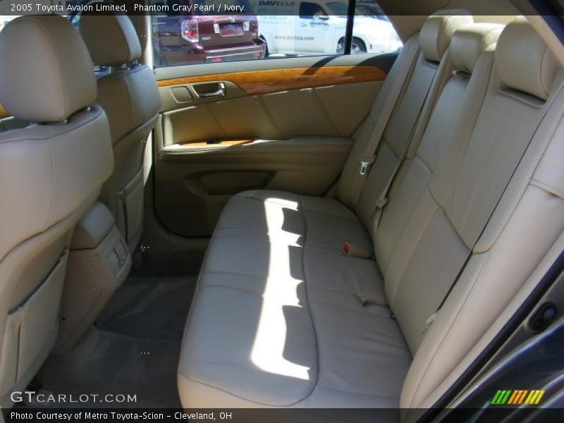 Phantom Gray Pearl / Ivory 2005 Toyota Avalon Limited
