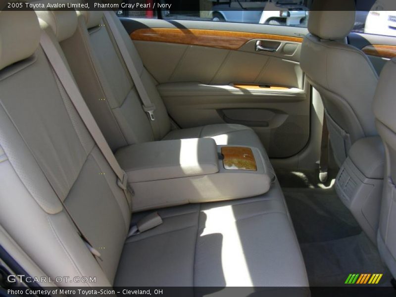 Phantom Gray Pearl / Ivory 2005 Toyota Avalon Limited