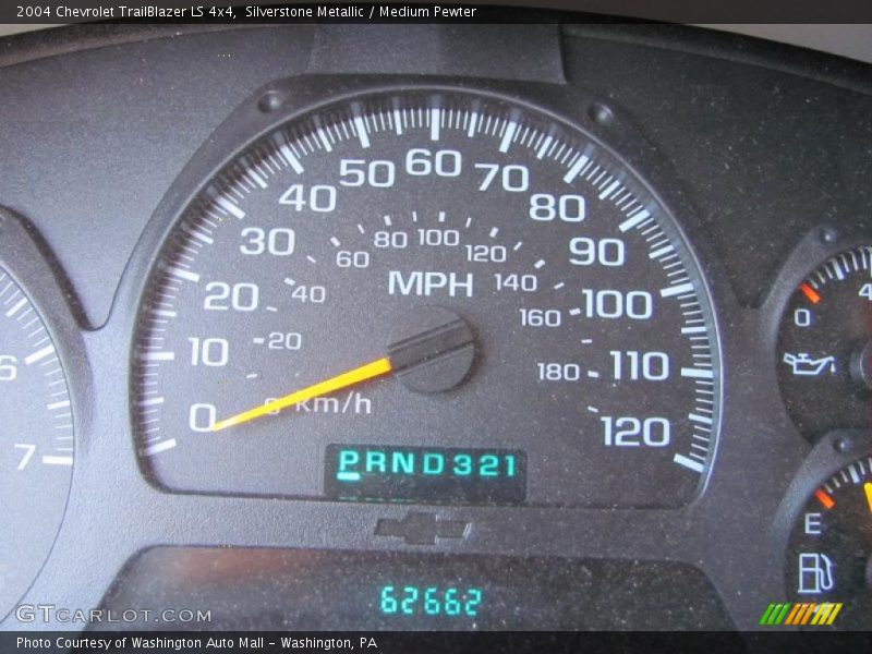 Silverstone Metallic / Medium Pewter 2004 Chevrolet TrailBlazer LS 4x4