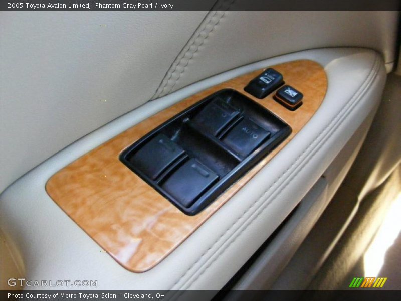 Phantom Gray Pearl / Ivory 2005 Toyota Avalon Limited