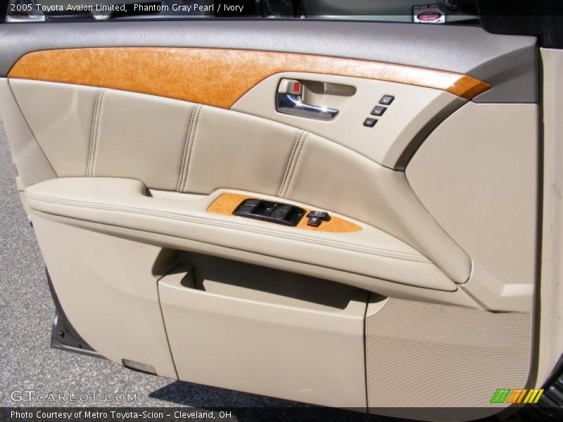 Phantom Gray Pearl / Ivory 2005 Toyota Avalon Limited