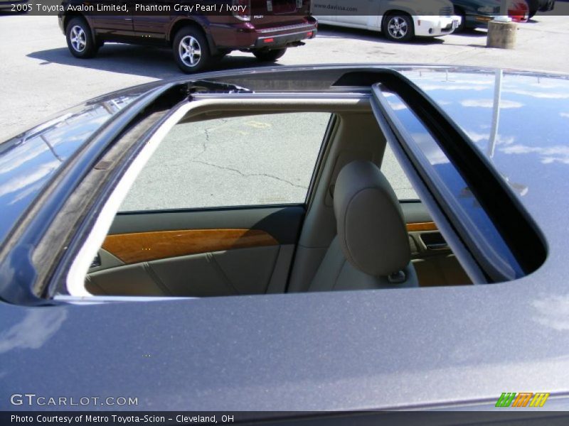Phantom Gray Pearl / Ivory 2005 Toyota Avalon Limited