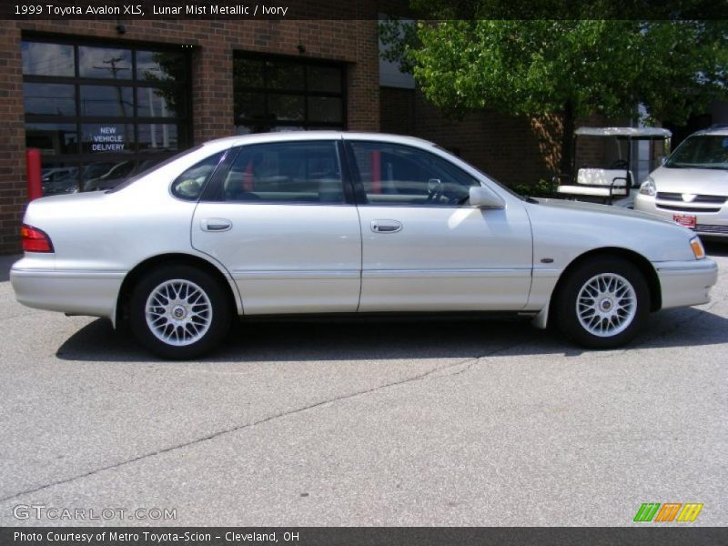 Lunar Mist Metallic / Ivory 1999 Toyota Avalon XLS