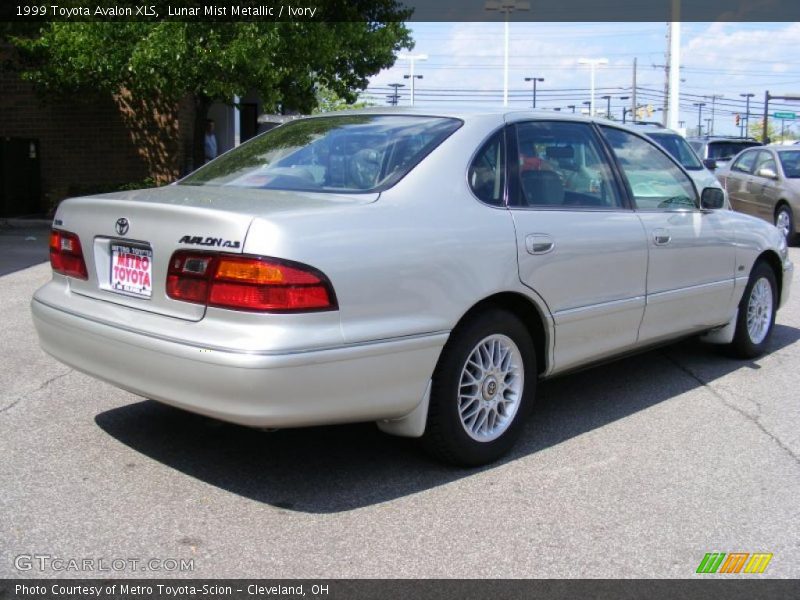 Lunar Mist Metallic / Ivory 1999 Toyota Avalon XLS