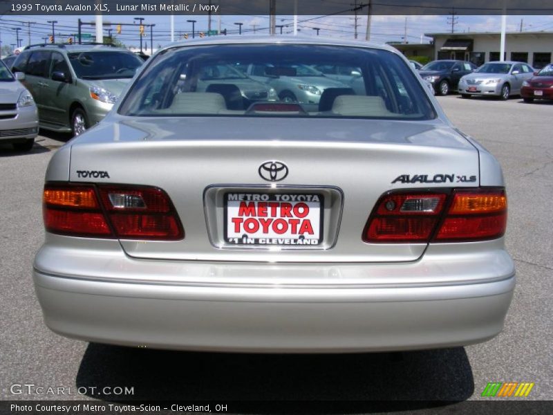 Lunar Mist Metallic / Ivory 1999 Toyota Avalon XLS