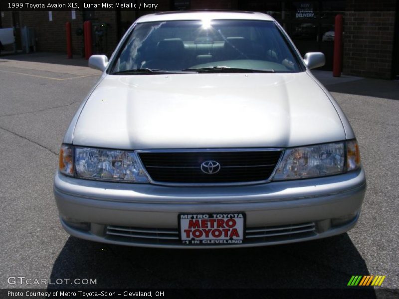 Lunar Mist Metallic / Ivory 1999 Toyota Avalon XLS