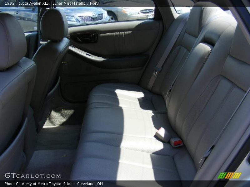 Lunar Mist Metallic / Ivory 1999 Toyota Avalon XLS