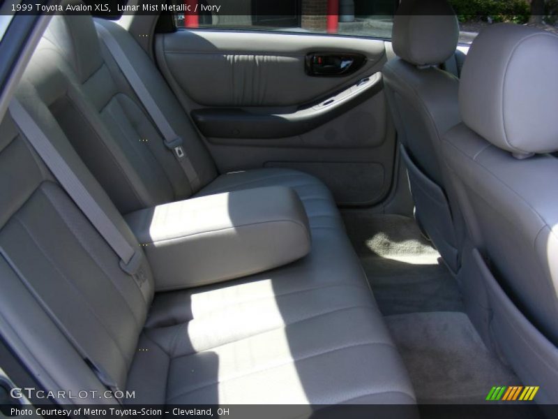 Lunar Mist Metallic / Ivory 1999 Toyota Avalon XLS