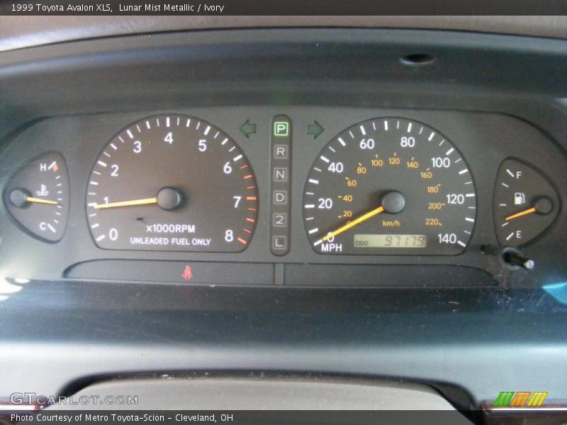 Lunar Mist Metallic / Ivory 1999 Toyota Avalon XLS