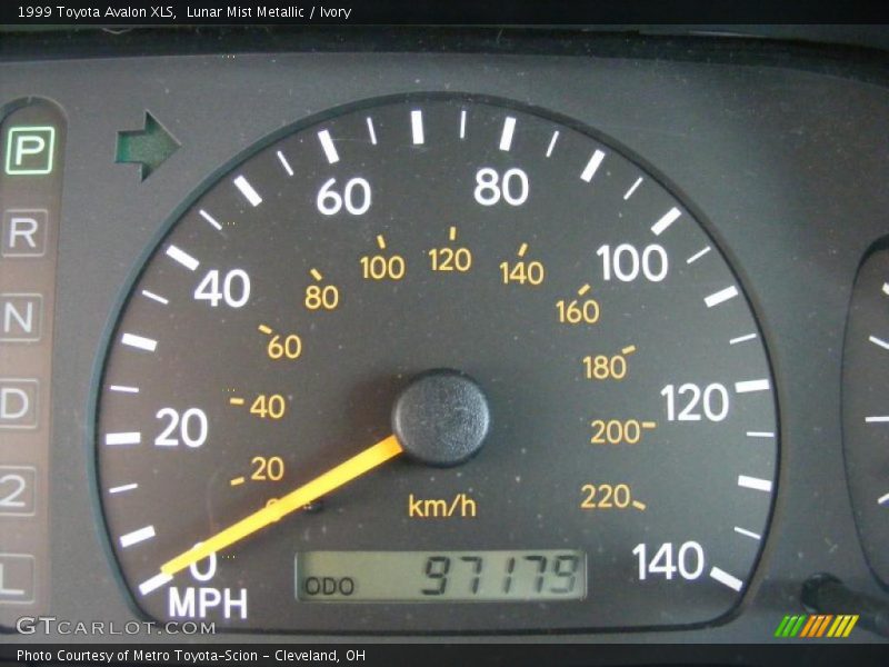 Lunar Mist Metallic / Ivory 1999 Toyota Avalon XLS
