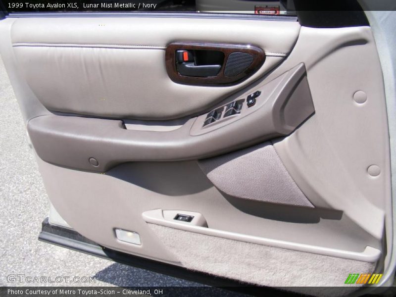 Lunar Mist Metallic / Ivory 1999 Toyota Avalon XLS
