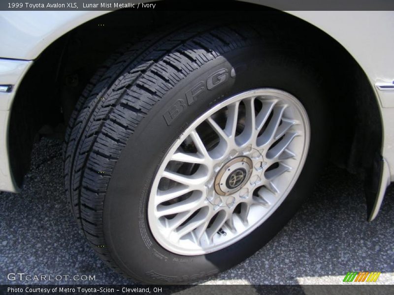 Lunar Mist Metallic / Ivory 1999 Toyota Avalon XLS