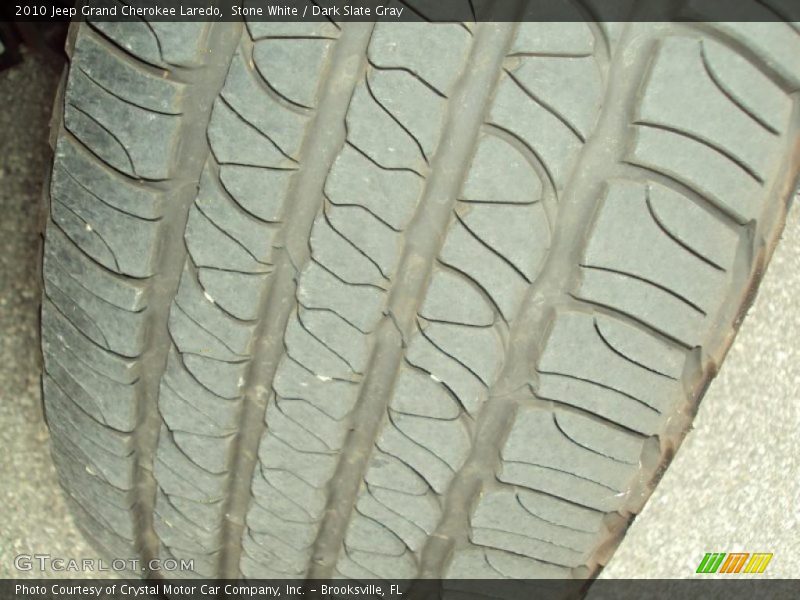 Stone White / Dark Slate Gray 2010 Jeep Grand Cherokee Laredo