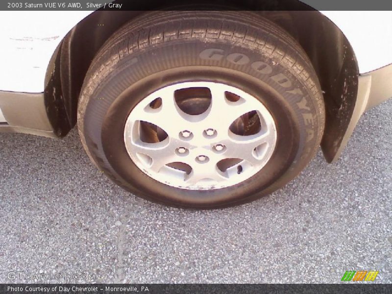Silver / Gray 2003 Saturn VUE V6 AWD