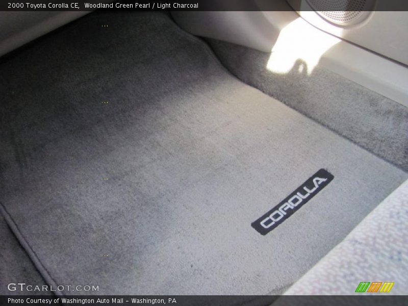 Woodland Green Pearl / Light Charcoal 2000 Toyota Corolla CE