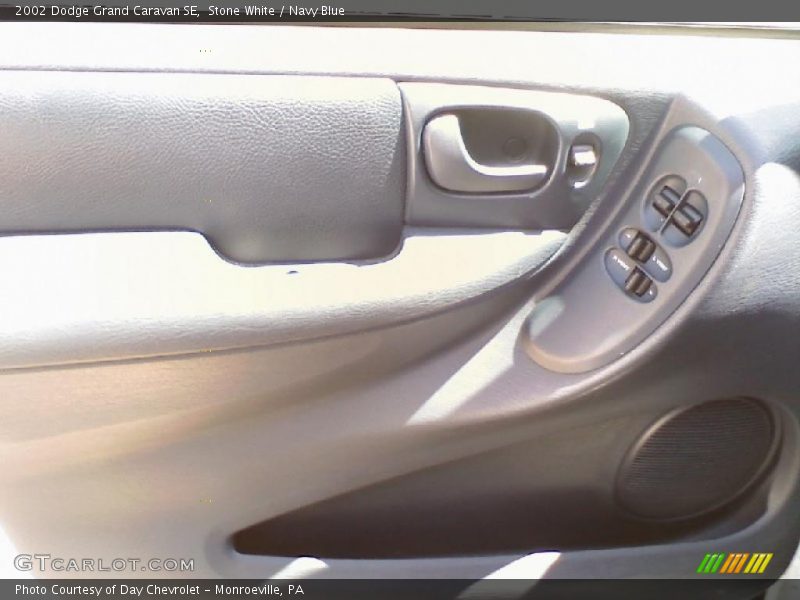 Stone White / Navy Blue 2002 Dodge Grand Caravan SE