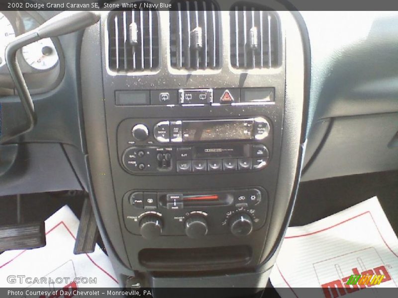 Stone White / Navy Blue 2002 Dodge Grand Caravan SE