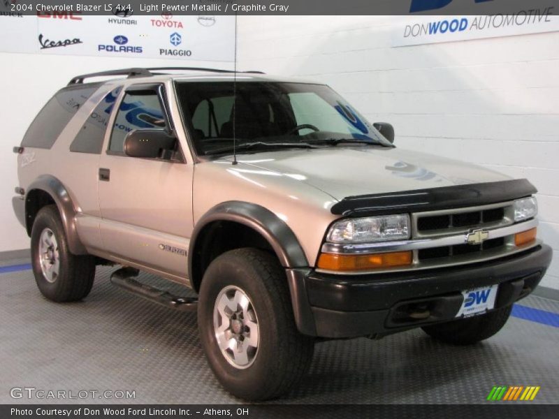 Light Pewter Metallic / Graphite Gray 2004 Chevrolet Blazer LS 4x4