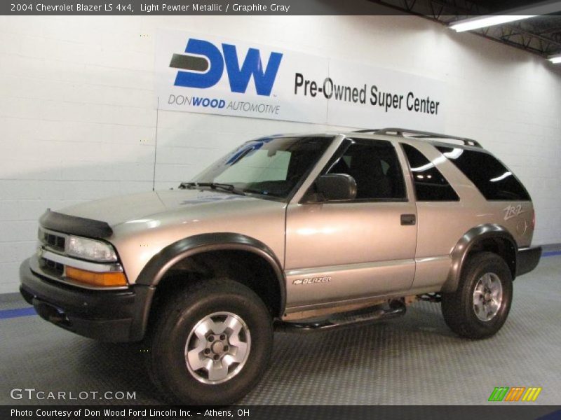 Light Pewter Metallic / Graphite Gray 2004 Chevrolet Blazer LS 4x4