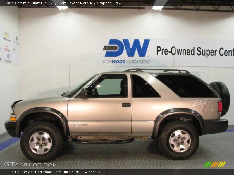 Light Pewter Metallic / Graphite Gray 2004 Chevrolet Blazer LS 4x4