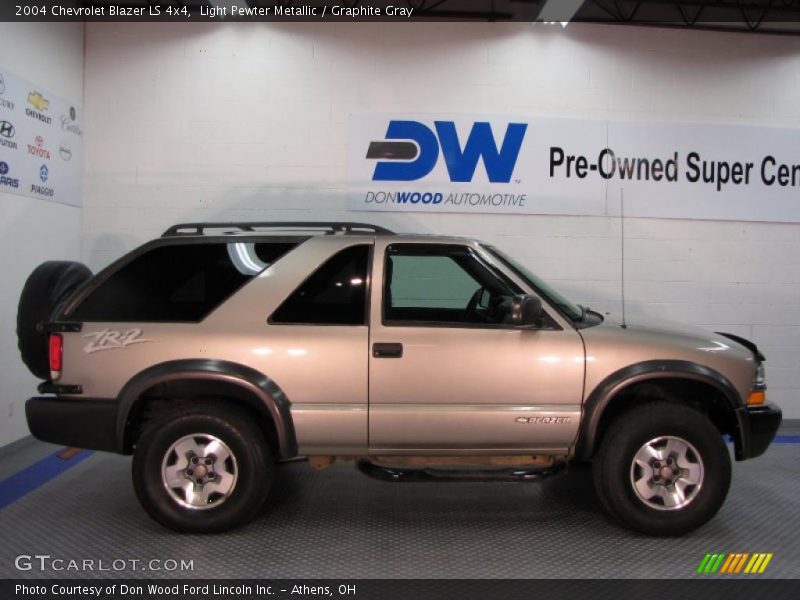 Light Pewter Metallic / Graphite Gray 2004 Chevrolet Blazer LS 4x4