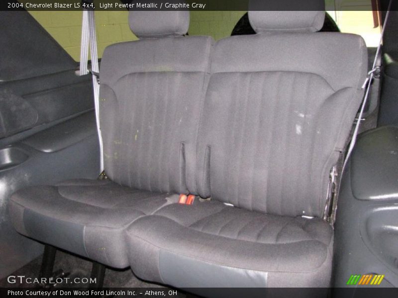 Light Pewter Metallic / Graphite Gray 2004 Chevrolet Blazer LS 4x4