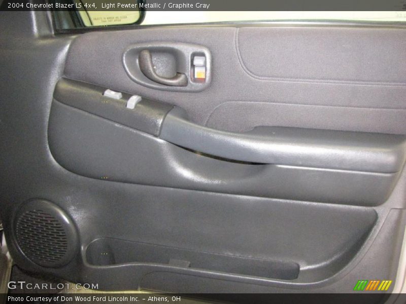 Light Pewter Metallic / Graphite Gray 2004 Chevrolet Blazer LS 4x4