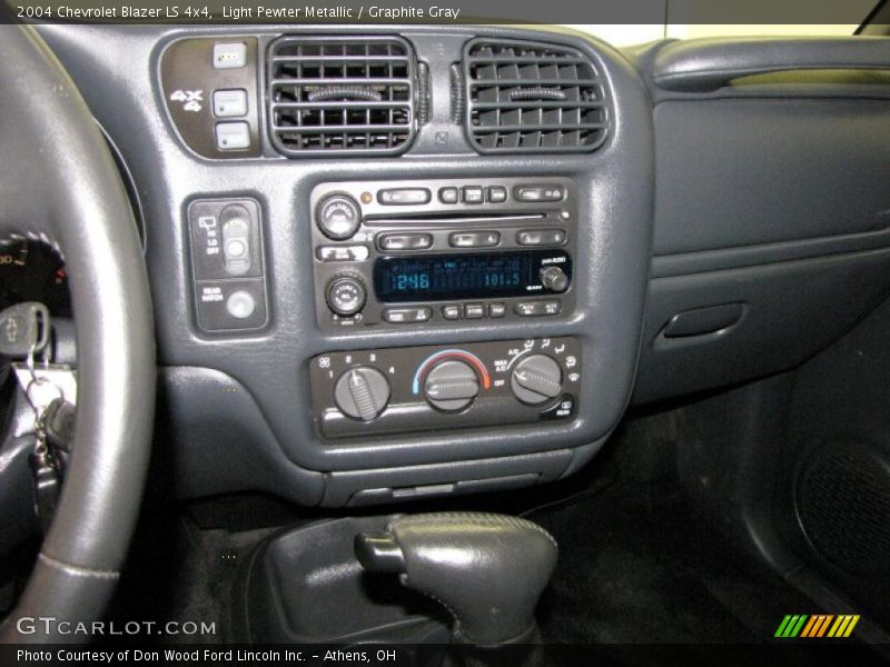 Light Pewter Metallic / Graphite Gray 2004 Chevrolet Blazer LS 4x4