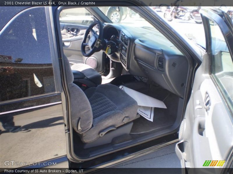 Onyx Black / Graphite 2001 Chevrolet Blazer LS 4x4