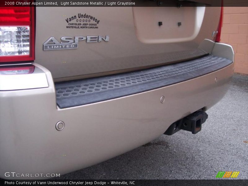 Light Sandstone Metallic / Light Graystone 2008 Chrysler Aspen Limited