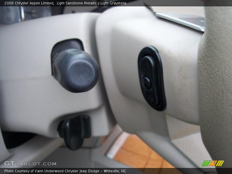 Light Sandstone Metallic / Light Graystone 2008 Chrysler Aspen Limited