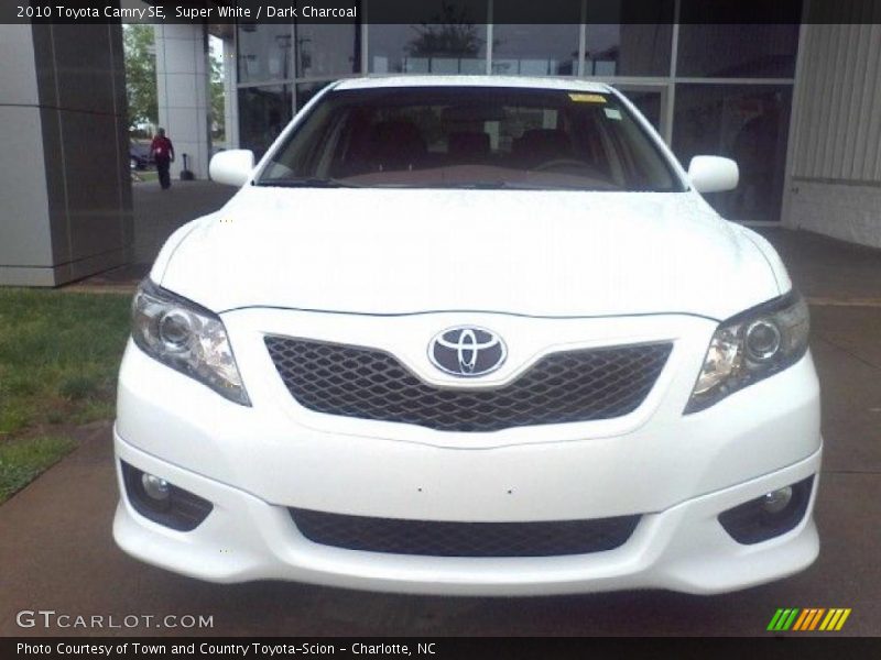 Super White / Dark Charcoal 2010 Toyota Camry SE