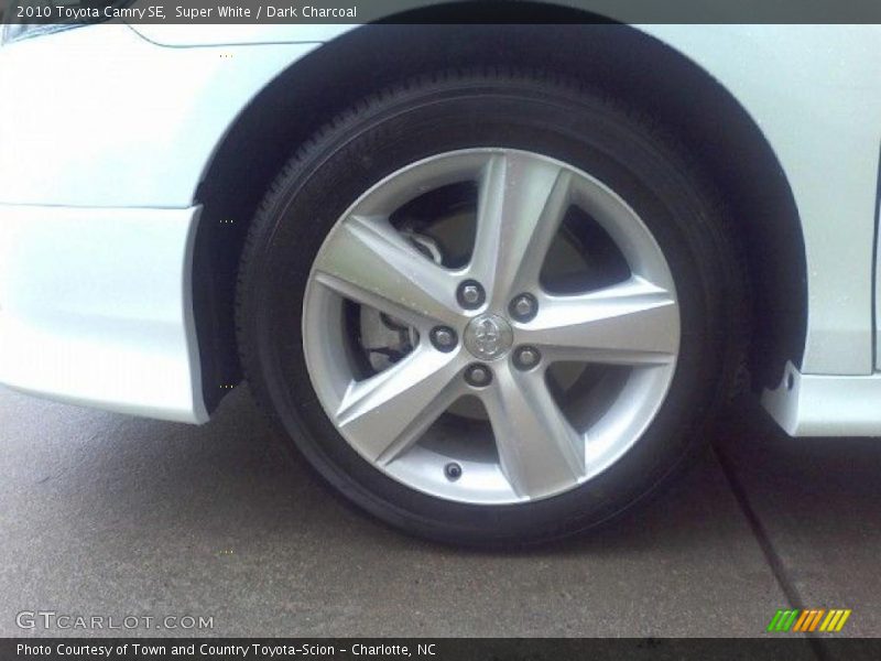 Super White / Dark Charcoal 2010 Toyota Camry SE