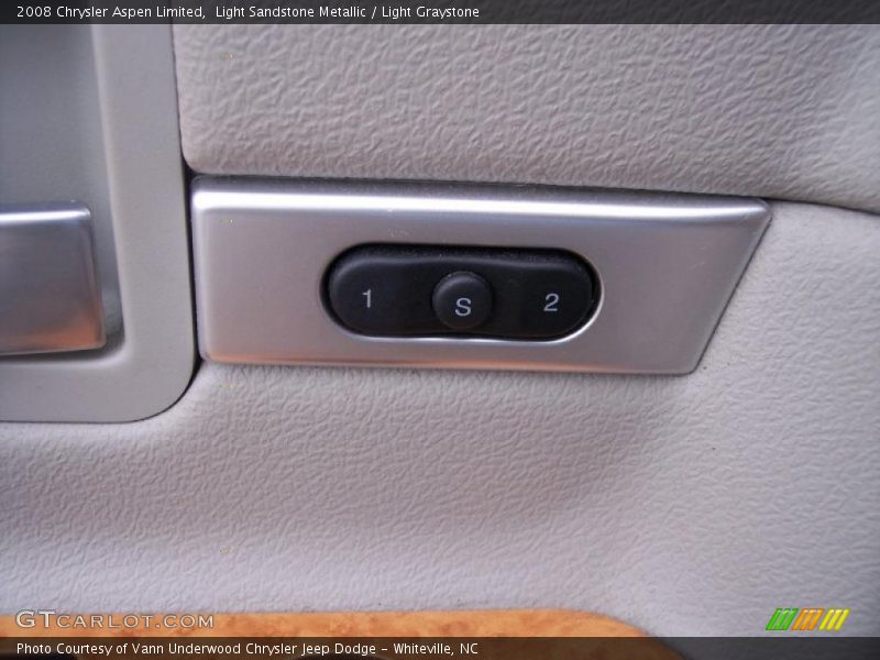 Light Sandstone Metallic / Light Graystone 2008 Chrysler Aspen Limited