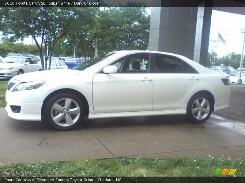 Super White / Dark Charcoal 2010 Toyota Camry SE