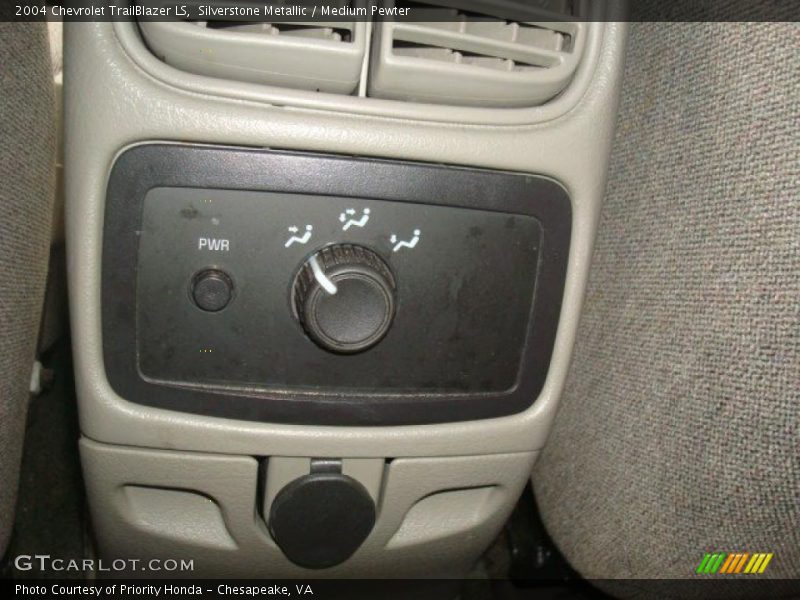 Silverstone Metallic / Medium Pewter 2004 Chevrolet TrailBlazer LS