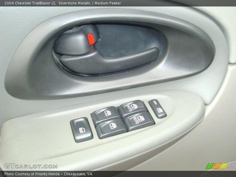 Silverstone Metallic / Medium Pewter 2004 Chevrolet TrailBlazer LS