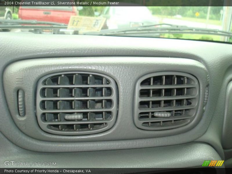 Silverstone Metallic / Medium Pewter 2004 Chevrolet TrailBlazer LS