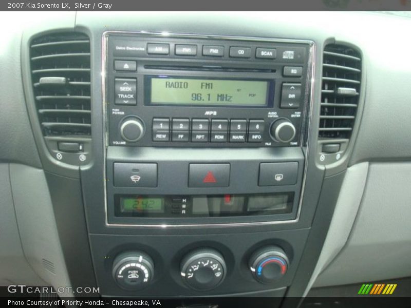 Silver / Gray 2007 Kia Sorento LX