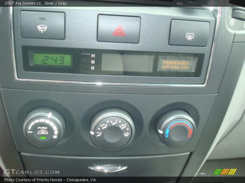 Silver / Gray 2007 Kia Sorento LX